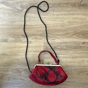 𝅺VINTAGE Kathie Lee Red and Black Python Clutch Bag with Strap
